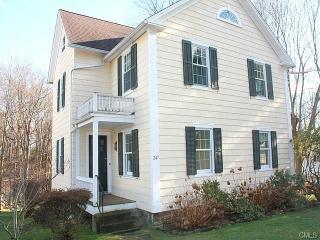 247 Barlow Rd, Fairfield, CT 06824 exterior