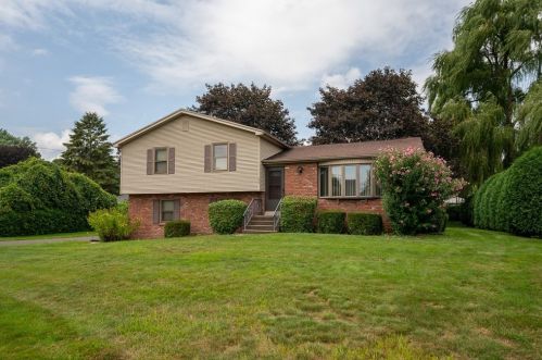 54 Ondrick Dr, Chicopee, MA 01020 exterior