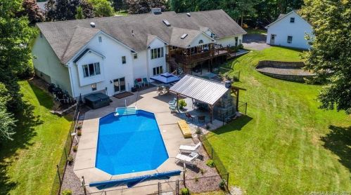 27 Sullivan Farm Rd, East Windsor, CT 06016 exterior