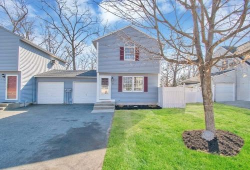 75 Glenmore St, Springfield, MA 01129 exterior
