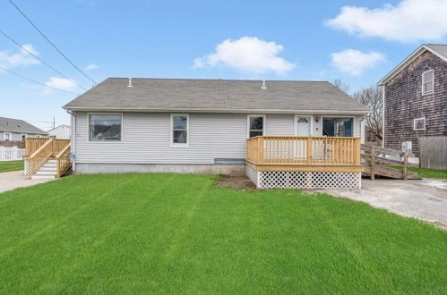 9 Durkin Dr, Narragansett, RI 02882 exterior