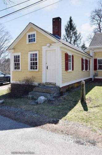 11 Oil Mill Ln, Glocester, RI 02814 exterior