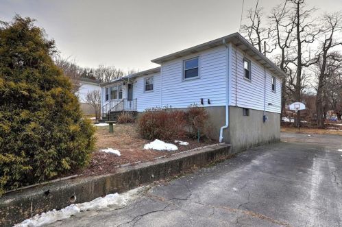 56 Sierra St, Waterbury, CT 06704 exterior