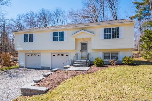117 Nutmeg Dr, Torrington, CT 06790 exterior