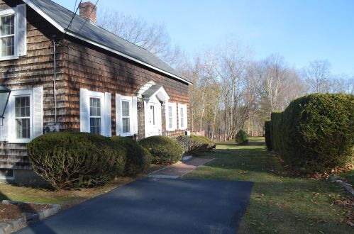 6 Quaker St, Concord, NH 03301 exterior
