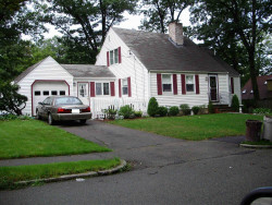 11 Hemlock Rd, Newton, MA 02464 exterior