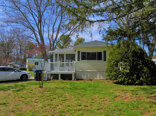 19 Queens Ln, Epsom, NH 03234 exterior