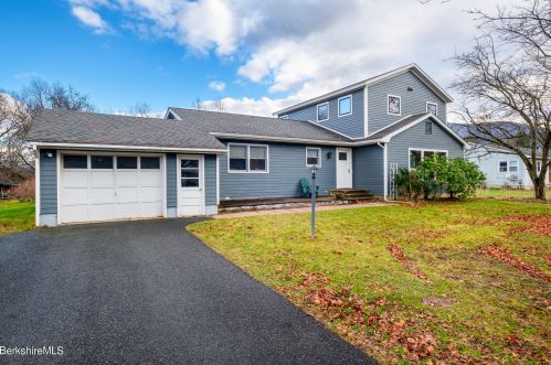 104 Candlewood Dr, Wmstown, MA 01267 exterior