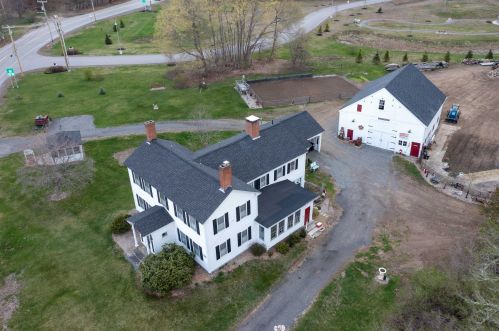 191 Main St, Kingston, NH 03848 exterior