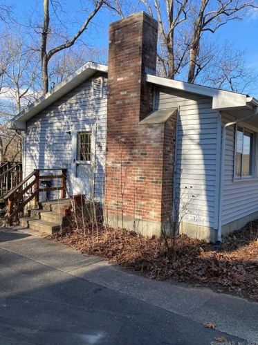 11 Stevens Ave, Gales-Ferry, CT 06339 exterior