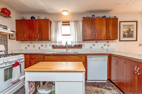 14 Robbins Rd, North-Windham, CT 06247 exterior
