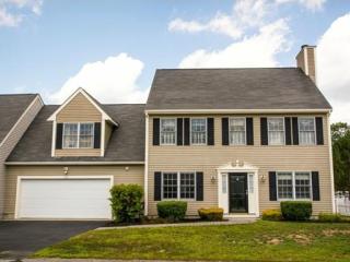 176 Clear Pond Dr, Walpole, MA 02081 exterior