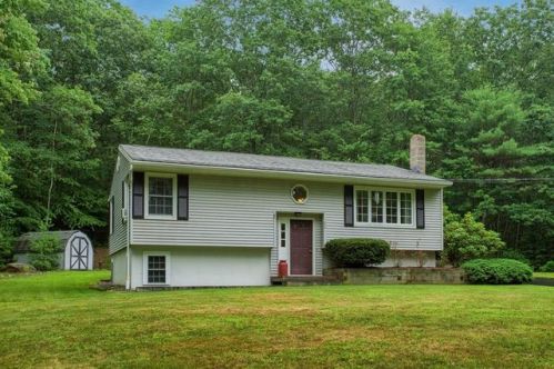 26 New Templeton Rd, Hubbardston, MA 01452 exterior