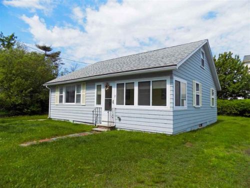 2 Meadow Pond Rd, Hampton, NH 03842 exterior