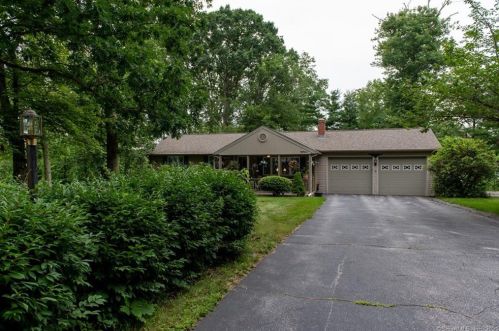 3 Hilltop Dr, Gales Ferry, CT 06339 exterior