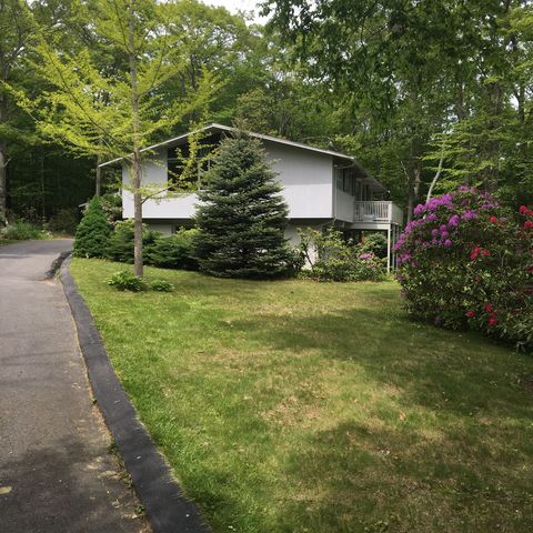 40 Thatcher Rd, Pigeon Cove, MA 01966 exterior