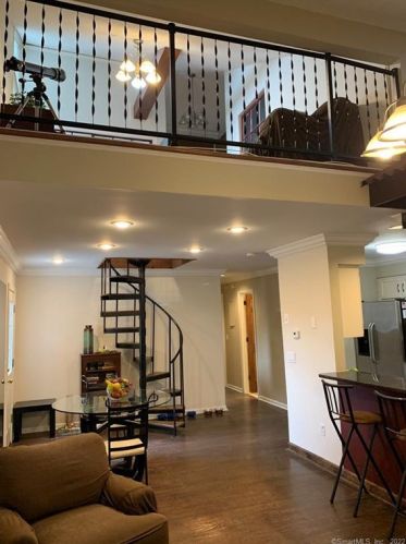 5 Ellsworth Ave, Danbury, CT 06810 exterior