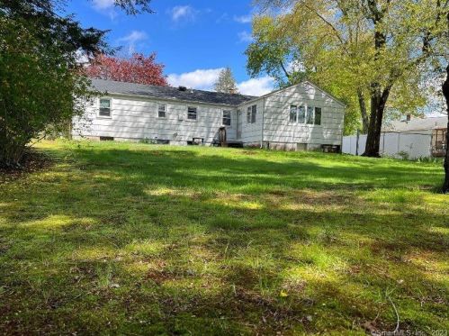 7 Garry Rd, Windsor Locks, CT 06096 exterior