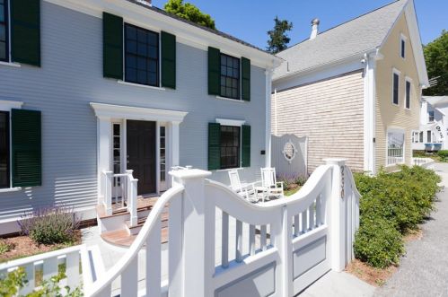 230 Main St, Wellfleet, MA 02667 exterior