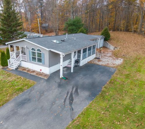 60 Squire Ridge Rd, Hampstead, NH 03841 exterior