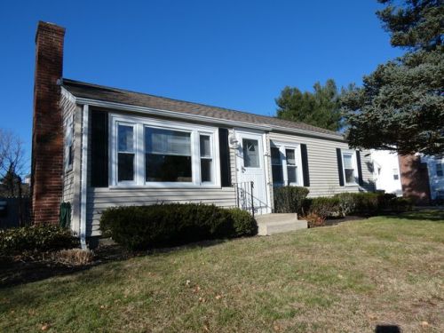 135 Gilbert St, Warwick, RI 02886 exterior