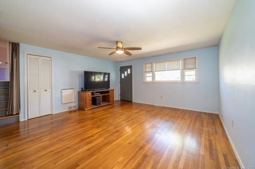 15 Carr St, Wallingford, CT 06492 exterior