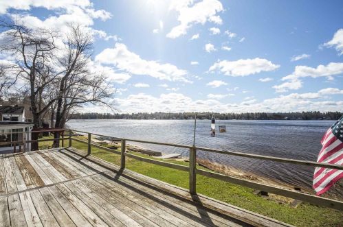 32 Lakeside Dr, Sandown, NH 03873 exterior