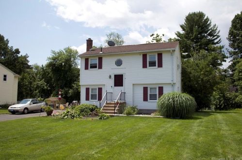 15 Sandra Dr, Bloomfield, CT 06002 exterior