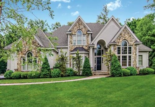 8 Park Grove Ln, Shrewsbury, MA 01545 exterior