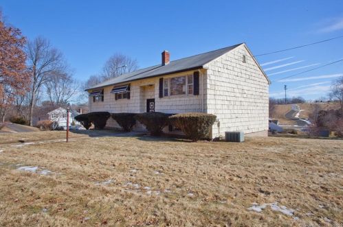 7 Downing Cir, Bloomfield, CT 06002 exterior