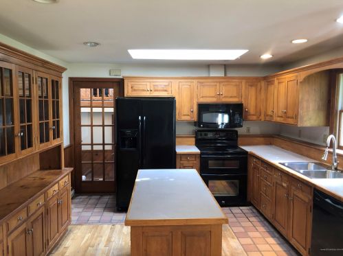 296 St George Rd, South-Thomaston, ME 04858 exterior