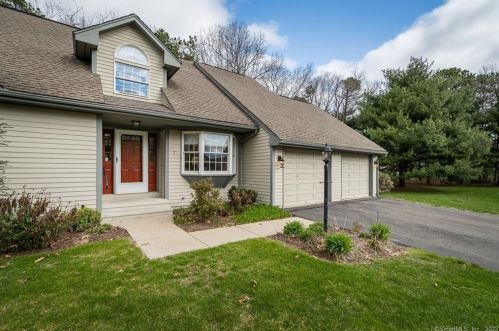7 Dartmoor, Enfield, CT 06082 exterior