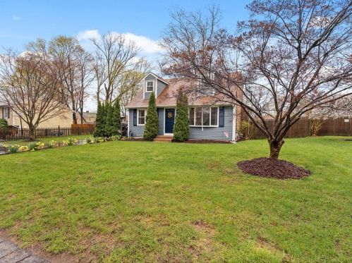 32 Hamlin Ave, Warwick, RI 02889 exterior