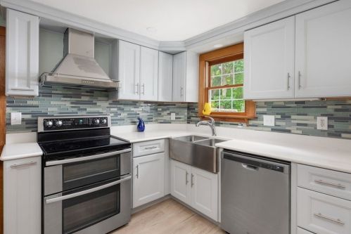 38 Colasanti Rd, Weymouth, MA 02191 exterior