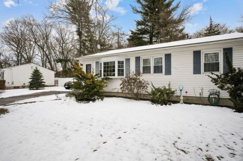 22 Torrington Cir, Warwick, RI 02889 exterior