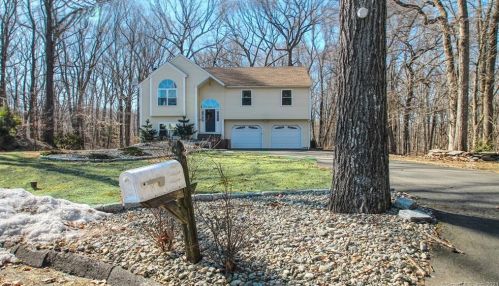 85 Maple Ln, Huntington, CT 06484 exterior