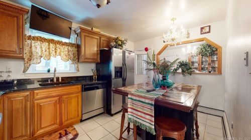 1065 Cutspring Rd, Stratford, CT 06614 exterior