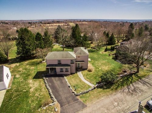 51 Peckham Ln, Middletown, RI 02842 exterior