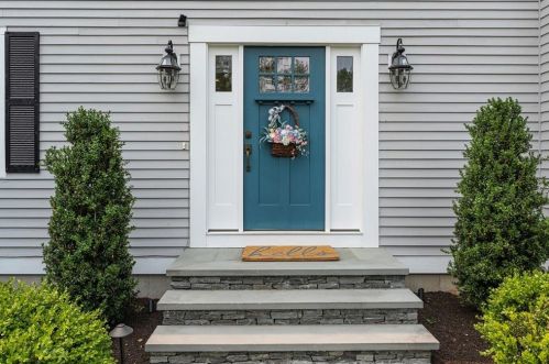 27 Linden Ct, North Kingstown, RI 02852 exterior