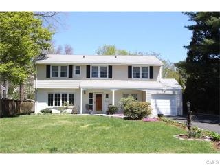 46 Hollow Oak Ln, Stamford, CT 06905 exterior