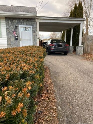 6 Traders Ct, Norwich, CT 06360 exterior