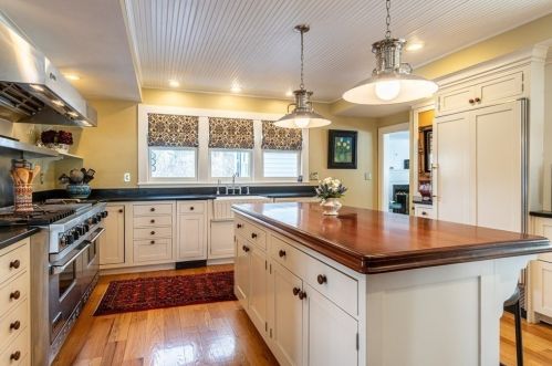 40 Pleasant St, Dover, MA 02030 exterior