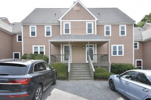 604 Brookhaven Ln, Woonsocket, RI 02895 exterior