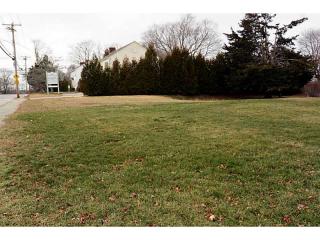 32 Wells St, Westerly, RI 02891 exterior