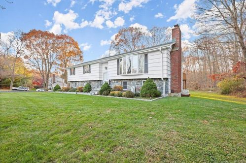 17 Rosellen Dr, Bridgeport, CT 06611 exterior