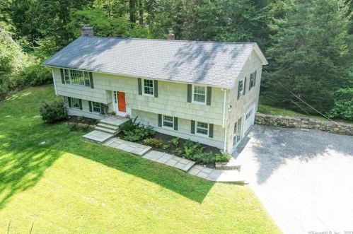 1 Hidden Lake Ct, Ridgefield, CT 06877 exterior