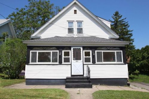 631 Sunderland Rd, Worcester, MA 01604 exterior