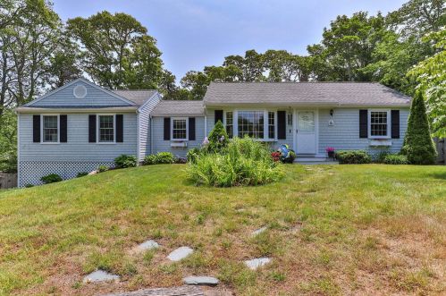 2 Uncle Zlotis Rd, Chatham, MA 02633 exterior