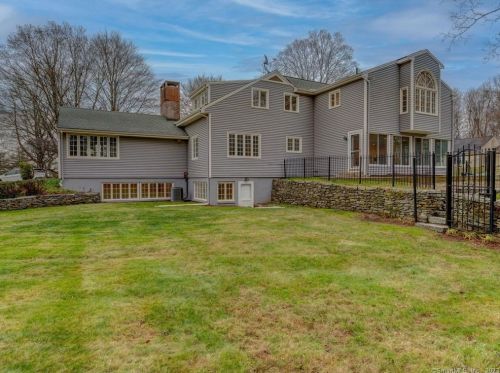417 Mountain Rd, Hartford, CT 06107 exterior