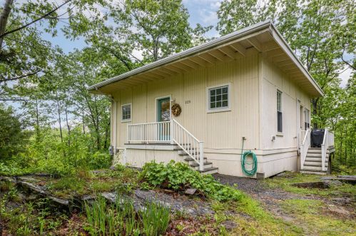 225 Brackett Ave, Portland, ME 04108 exterior
